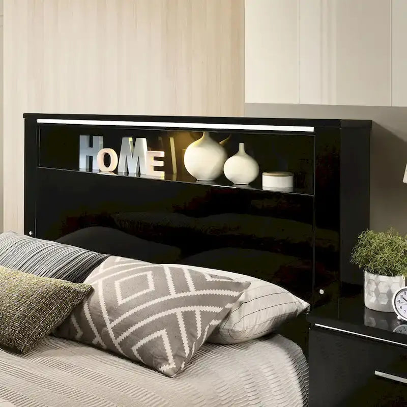 Lit moderne en panneaux de bois noir avec LED